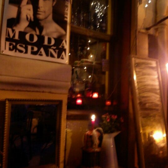 Das Foto wurde bei El Desvan Del Cafe von Helmut C. am 5/18/2012 aufgenommen
