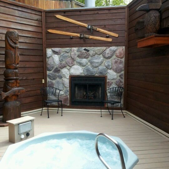 Photo taken at Oasis Hot Tub Gardens by Konnie on 4/19/2012