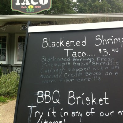 7/31/2012 tarihinde Loree B.ziyaretçi tarafından East Coast Taco'de çekilen fotoğraf