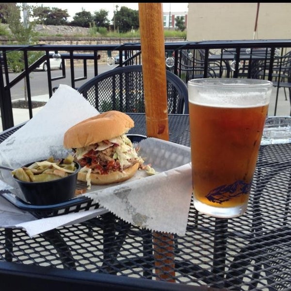 Peg Leg Porker Nashville, TN