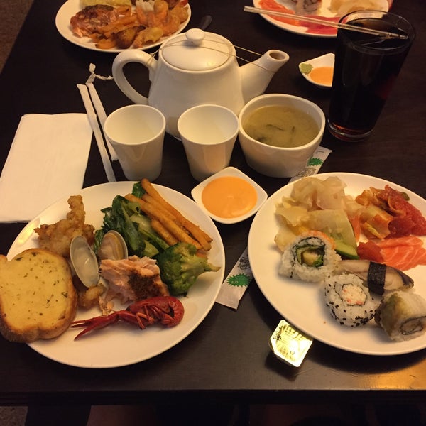 Photo taken at Hokkaido Seafood Buffet - Burbank by Danny .. on 9/15/2015