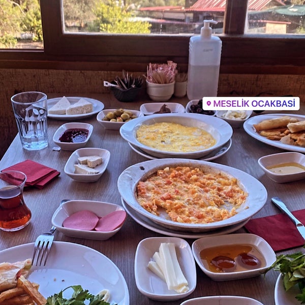 รูปภาพถ่ายที่ Meşelik Et &amp; Balık Restaurant โดย Rabia İSLEK 🤍 เมื่อ 1/2/2022