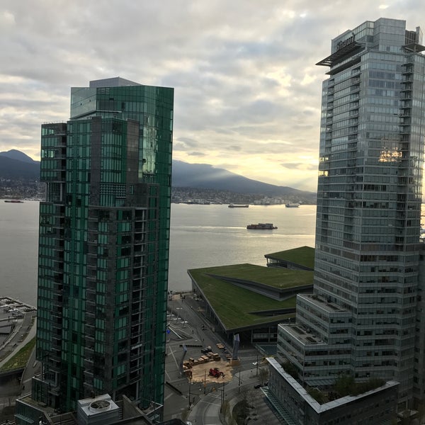Foto scattata a Vancouver Marriott Pinnacle Downtown Hotel da Jason M. il 4/21/2017