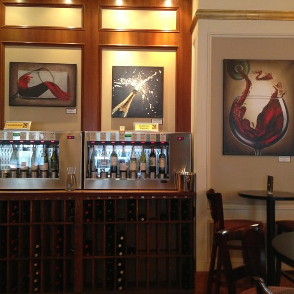 Das Foto wurde bei Tastings - A Wine Experience von Kim A. am 2/18/2013 aufgenommen