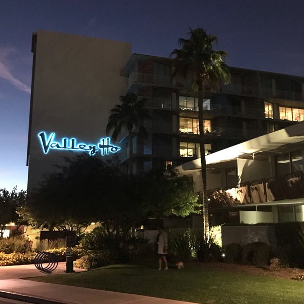 รูปภาพถ่ายที่ Hotel Valley Ho โดย Deb J. เมื่อ 11/8/2019