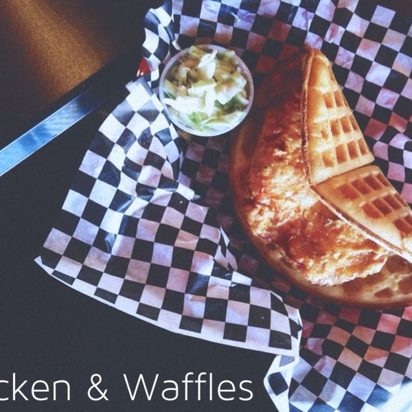 4/18/2013 tarihinde Joanziyaretçi tarafından Butter And Zeus Waffle Sandwiches'de çekilen fotoğraf