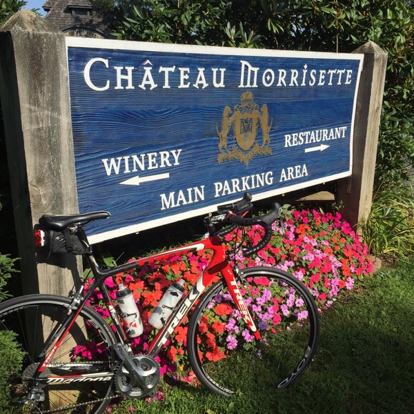 Foto tirada no(a) Chateau Morrisette Winery and Restaurant por Chris B. em 9/6/2015
