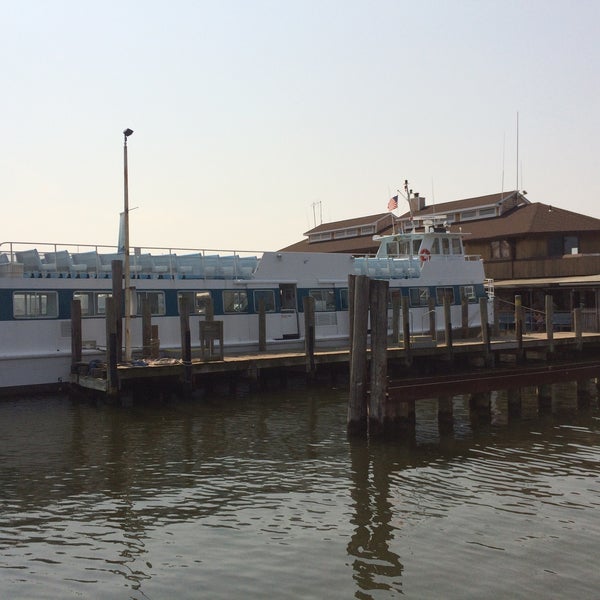 Foto tomada en Fire Island Ferries - Main Terminal  por Gesine el 9/7/2015