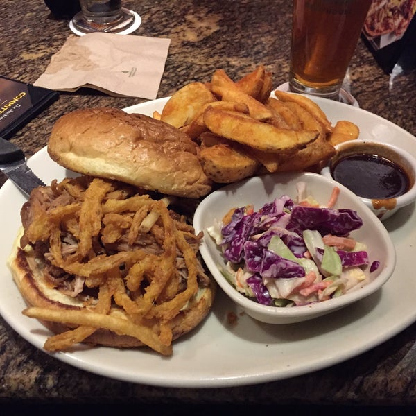 Photo taken at BJ&#39;s Restaurant &amp; Brewhouse by Stefan on 3/7/2015