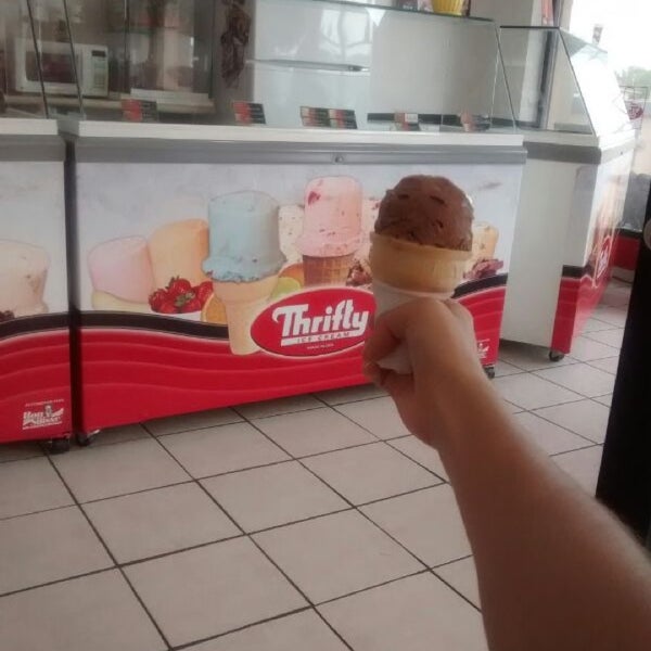 Photo taken at Thrifty Ice Cream &quot;Campanario&quot; by Mariana L. on 7/3/2014