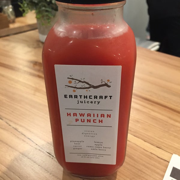 Photo taken at Earthcraft Juicery by Laura on 6/27/2018