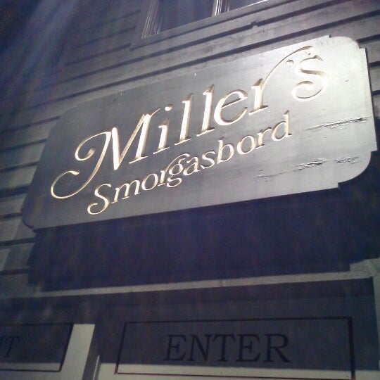 รูปภาพถ่ายที่ Miller&#39;s Smorgasbord โดย Lisa L. เมื่อ 10/20/2012