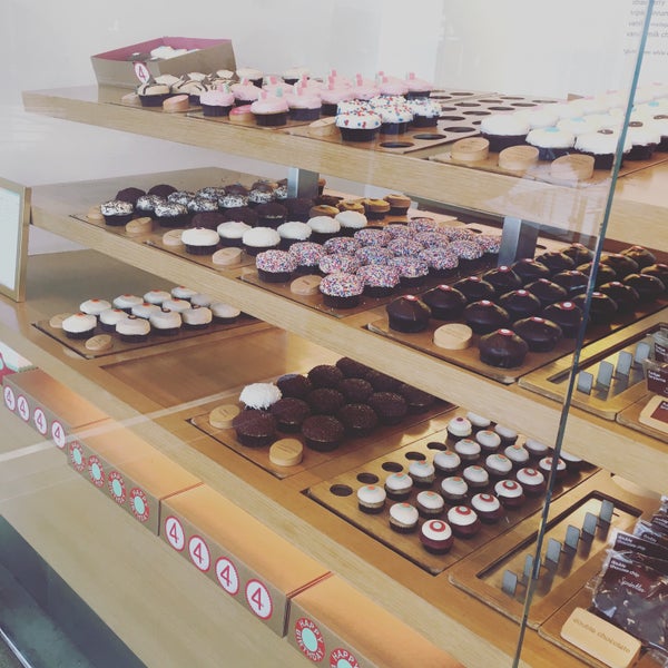 Photo taken at Sprinkles Downtown Los Angeles by Mon on 7/2/2019