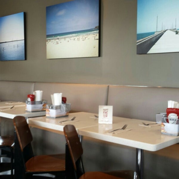Foto tomada en The Counter Burger, Aventura FL  por Abe Z. el 11/6/2014