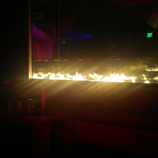Foto scattata a Ignite Sushi Bar &amp; Lounge da 💋Simone il 4/21/2013