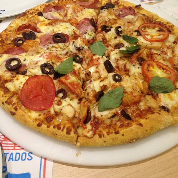 Photo taken at Domino&#39;s Pizza by Geandra M. on 1/12/2015