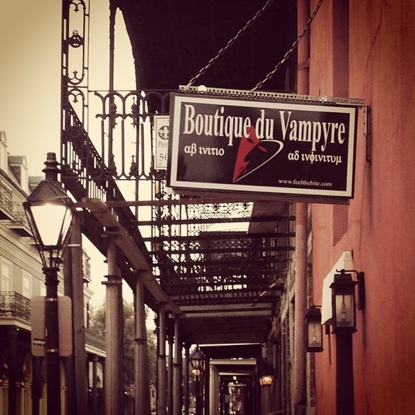 รูปภาพถ่ายที่ Boutique Du Vampyre โดย Colan N. เมื่อ 2/10/2014