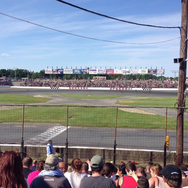 Foto tomada en Seekonk Speedway  por Sarah W. el 7/5/2014