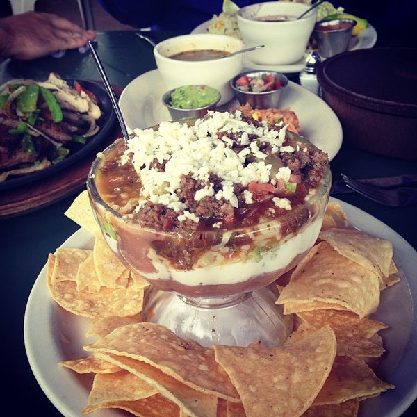 Снимок сделан в Ajuúa! Mexican Grill пользователем Steven B. 5/29/2013