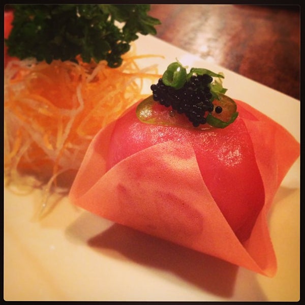 Foto tomada en Sakura Japanese Sushi &amp; Grill  por Han K. el 1/14/2013
