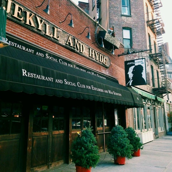 Das Foto wurde bei Jekyll &amp; Hyde Club | Restaurant &amp; Bar von Curtis A. am 2/18/2017 aufgenommen