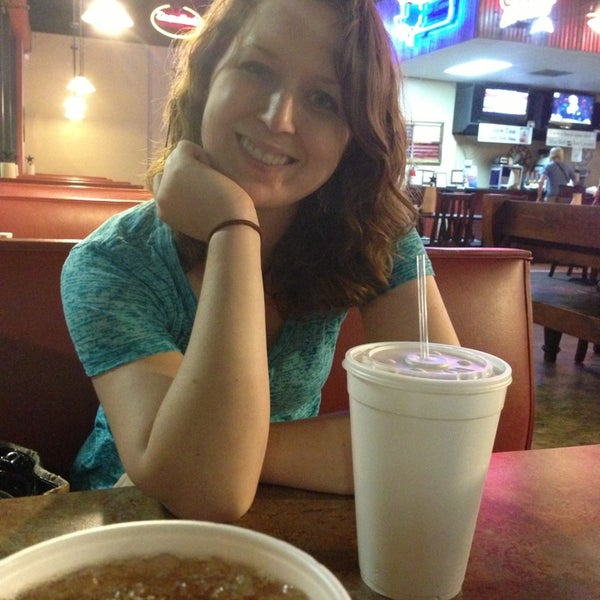 Photo taken at Moonie&#39;s Burger House - Anderson Mill by Chon M. on 9/22/2013