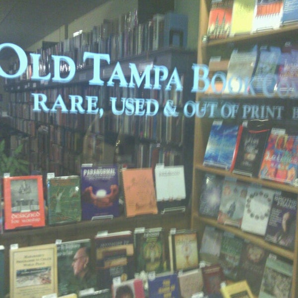 Photo prise au Old Tampa Book Company par Carey W. le4/15/2013
