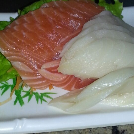 Foto diambil di Sushi San oleh Flávia T. pada 1/17/2013