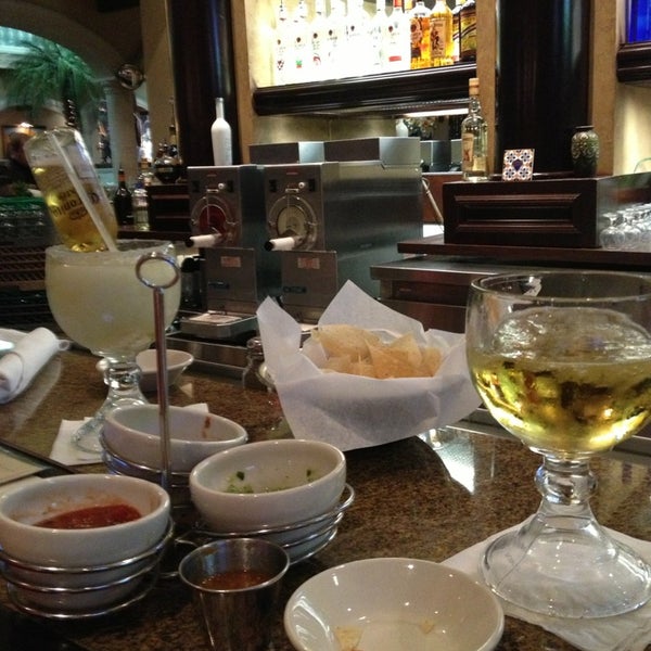 Снимок сделан в Abuelo&#39;s Mexican Restaurant пользователем Suzie L. 4/11/2013