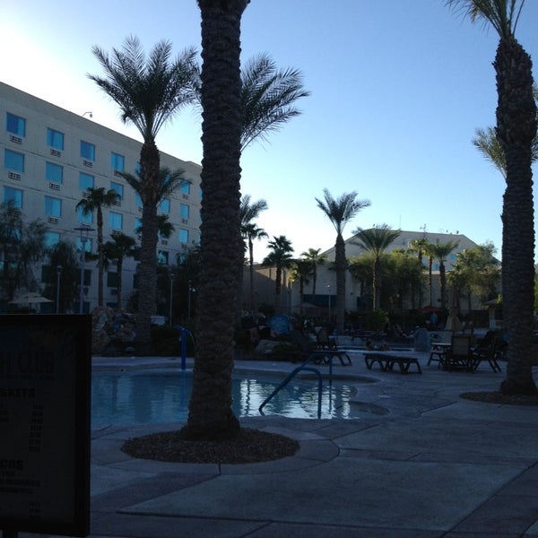 9/21/2013 tarihinde Suzie L.ziyaretçi tarafından Avi Resort and Casino'de çekilen fotoğraf