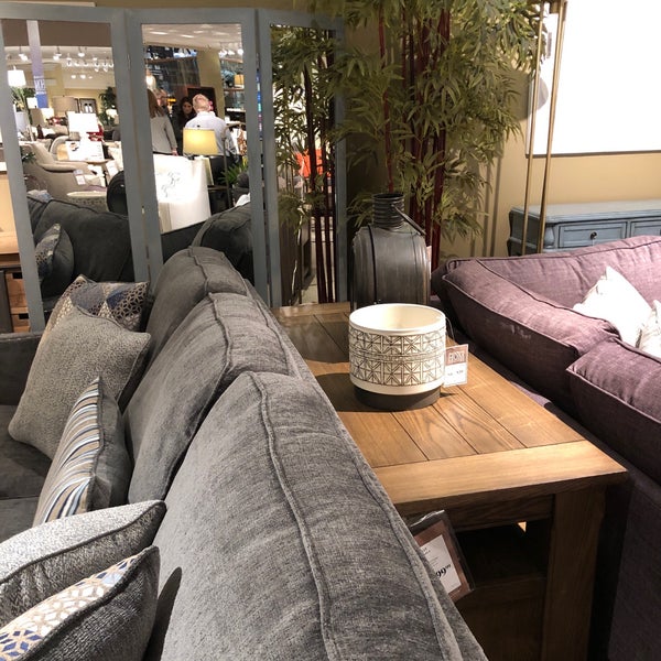 HOM Furniture Furniture / Home Store