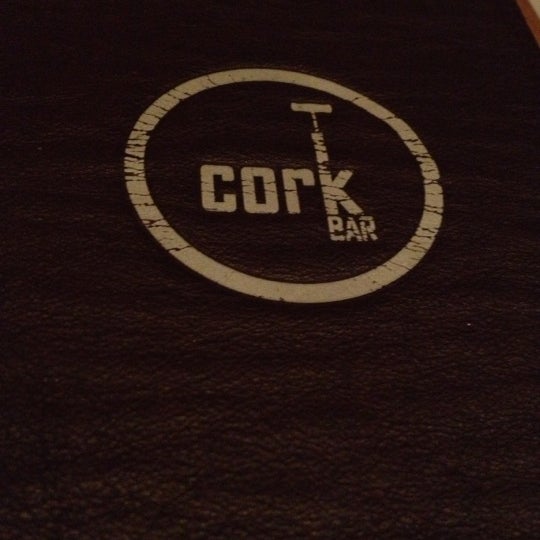 รูปภาพถ่ายที่ Corkbar โดย Carlos A. เมื่อ 12/1/2012