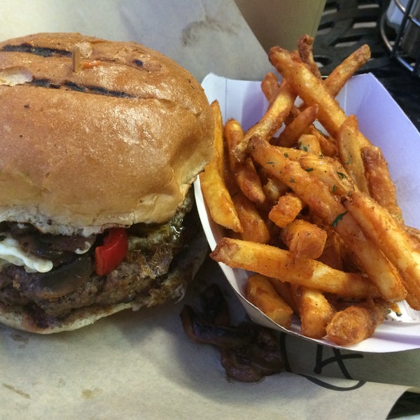 7/3/2015にHugh L.がG Burgerで撮った写真