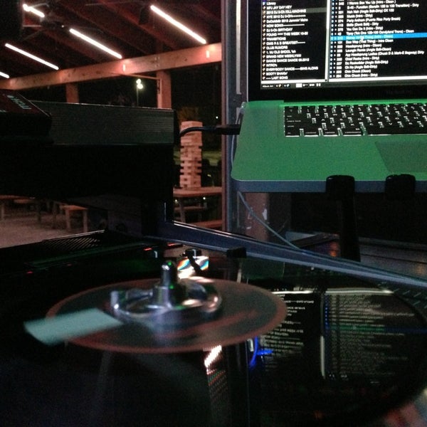 รูปภาพถ่ายที่ Spinners โดย DJ 5-Oh เมื่อ 1/21/2013