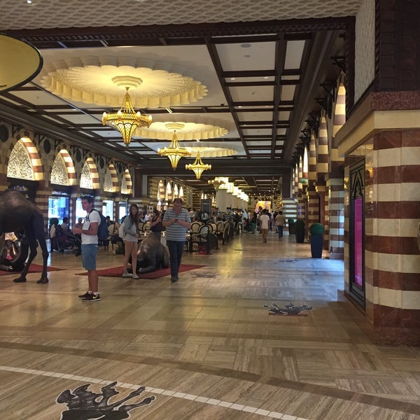 4/2/2015 tarihinde Lilla L.ziyaretçi tarafından The Dubai Mall'de çekilen fotoğraf