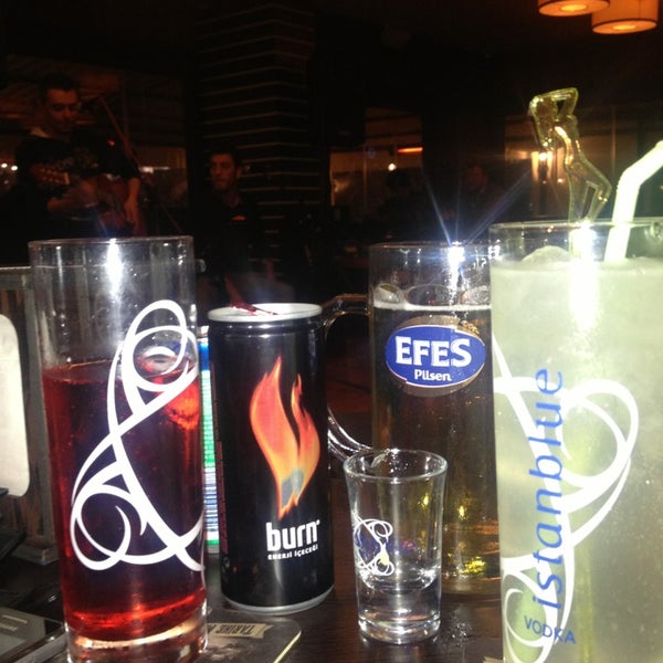 Foto scattata a Chevita Cafe &amp; Bar da Seri il 1/19/2013