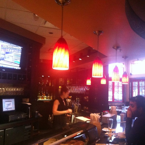 Foto diambil di Jimmy Wan&#39;s Restaurant and Lounge oleh Ryan A. pada 1/29/2013