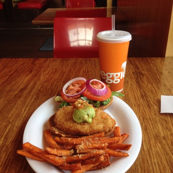 Photo taken at Veggie Grill by Leo L. on 12/10/2014