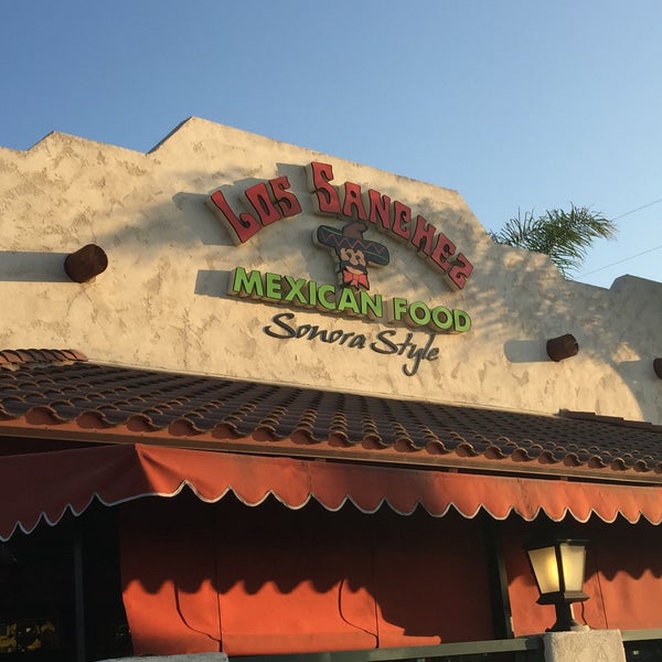 Das Foto wurde bei Los Sanchez Restaurant von Leo L. am 5/12/2016 aufgenommen