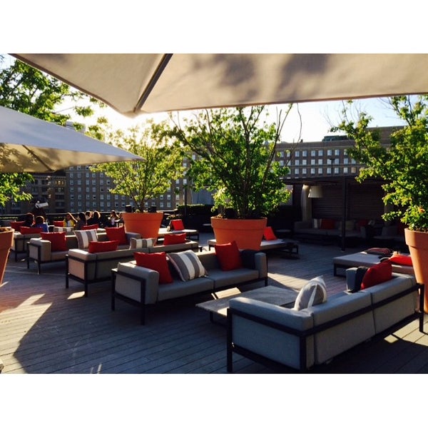 Foto tirada no(a) Rooftop Lounge por Imane Q. em 5/21/2015