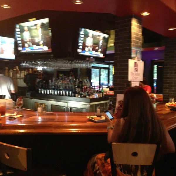 7/18/2013 tarihinde Chris R.ziyaretçi tarafından Detour American Grille &amp; Bar'de çekilen fotoğraf