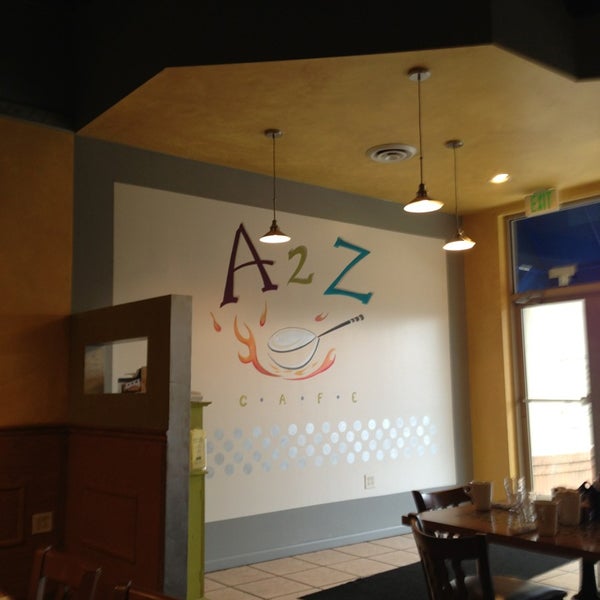 รูปภาพถ่ายที่ A2Z Cafe โดย Chris R. เมื่อ 2/13/2013
