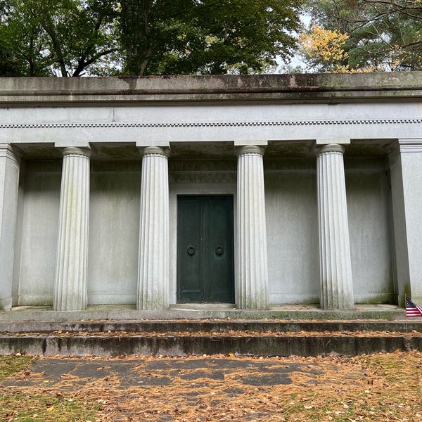 Photo taken at Sleepy Hollow Cemetery by Jeremy W. on 10/21/2023