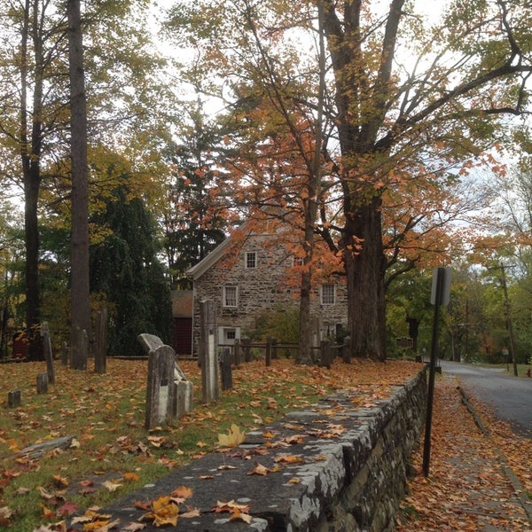 Снимок сделан в Historic Huguenot Street пользователем Jeremy W. 10/14/2014