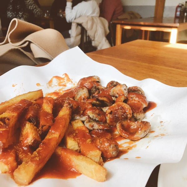 Stuff'd “塞” 餐厅 (Now Closed) - Gastropub in Běixīn qiáo