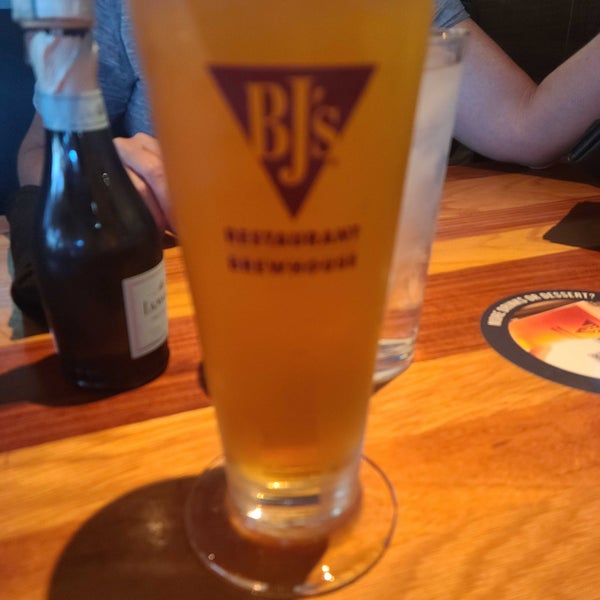 Photo taken at BJ&#39;s Restaurant &amp; Brewhouse by B.J. L. on 11/10/2022
