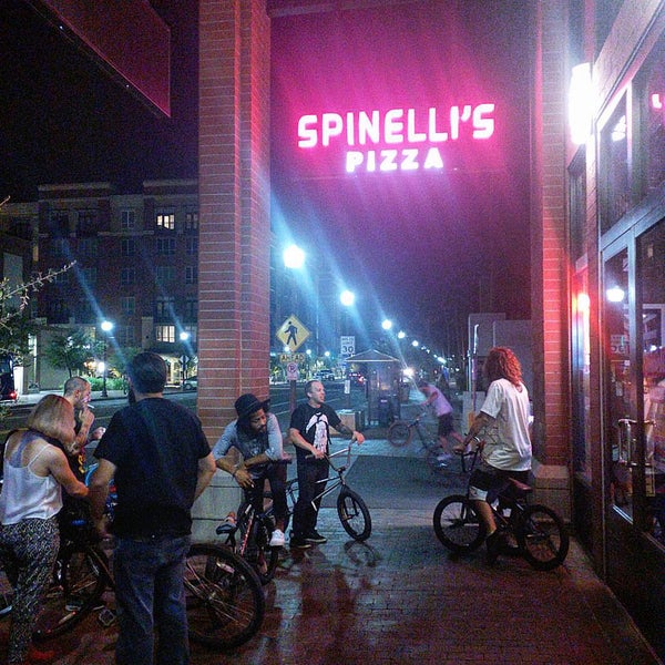 Foto tirada no(a) Spinelli&#39;s Pizzeria por Cristopher em 10/1/2015