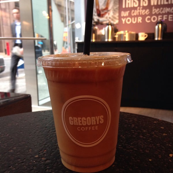 Foto tirada no(a) Gregorys Coffee por Greg B. em 7/16/2014
