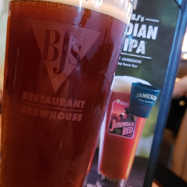 Photo taken at BJ&#39;s Restaurant &amp; Brewhouse by Raymond H. on 3/18/2019