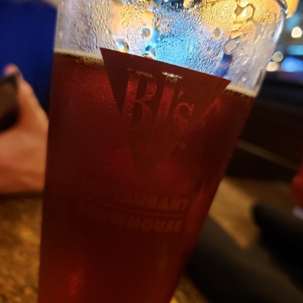 Photo taken at BJ&#39;s Restaurant &amp; Brewhouse by Raymond H. on 3/2/2019